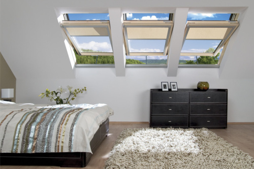 Окно мансардное дерево, лак ручка снизу Fakro FTP-V U3 WiFi Lux 78*118см фото 31
