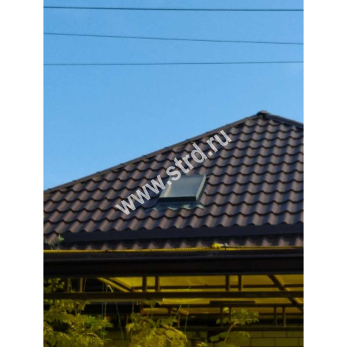 Окно-выход на крышу для неотапл. помещений дерево, лак ручка снизу Velux VLT 025 1000 45*55см фото 2